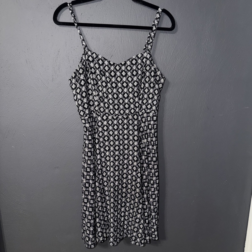 Old Navy Black White Mini Dress Flare Smocked Back Spaghetti Strap 100% Rayon